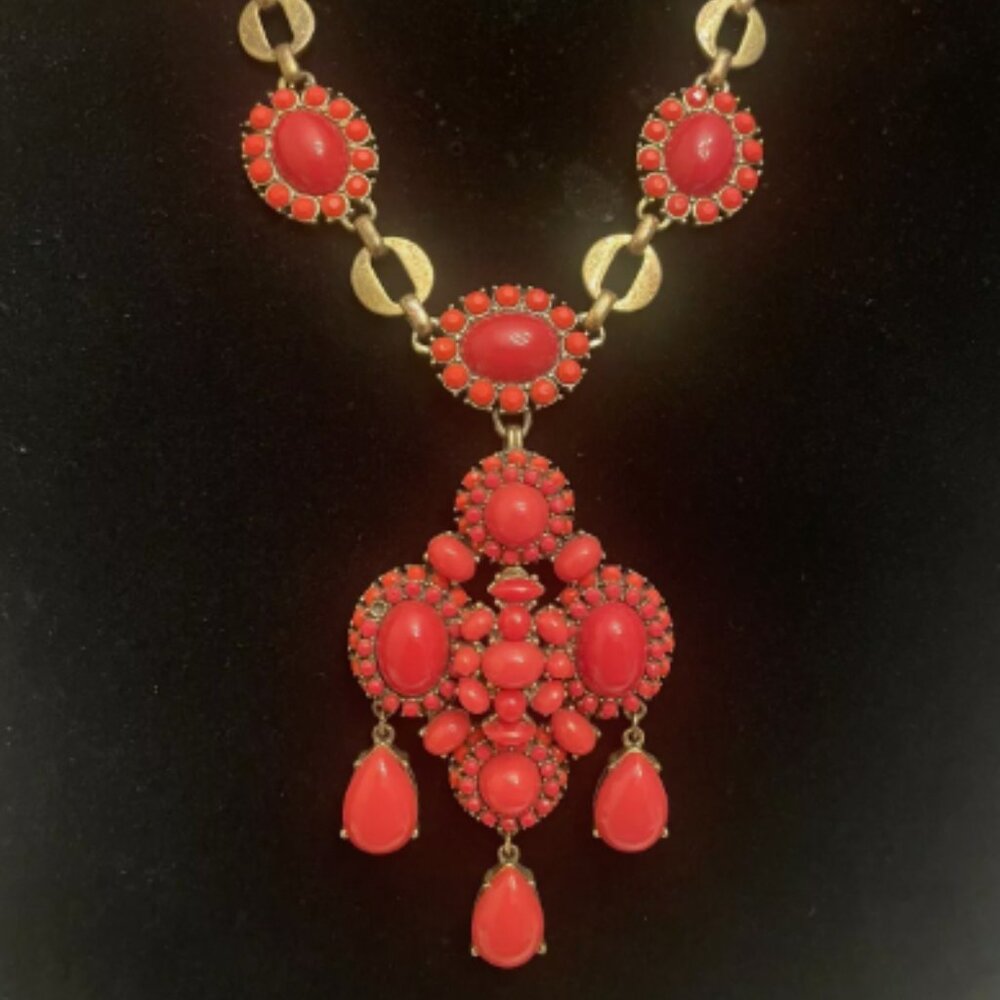 Stella & Dot Sardinia Coral Pendant Necklace